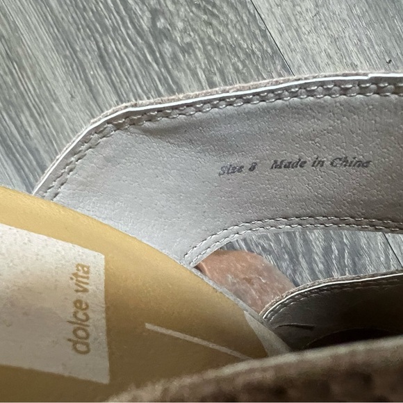 Dolce vita rogin suede cut out heeled mules in tan. Size 8 - Picture 9 of 9